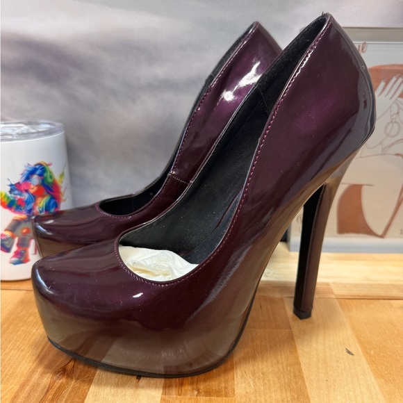 98 speed limit heels 7.5 used Elegant Purple High Heels - Picture 2 of 9
